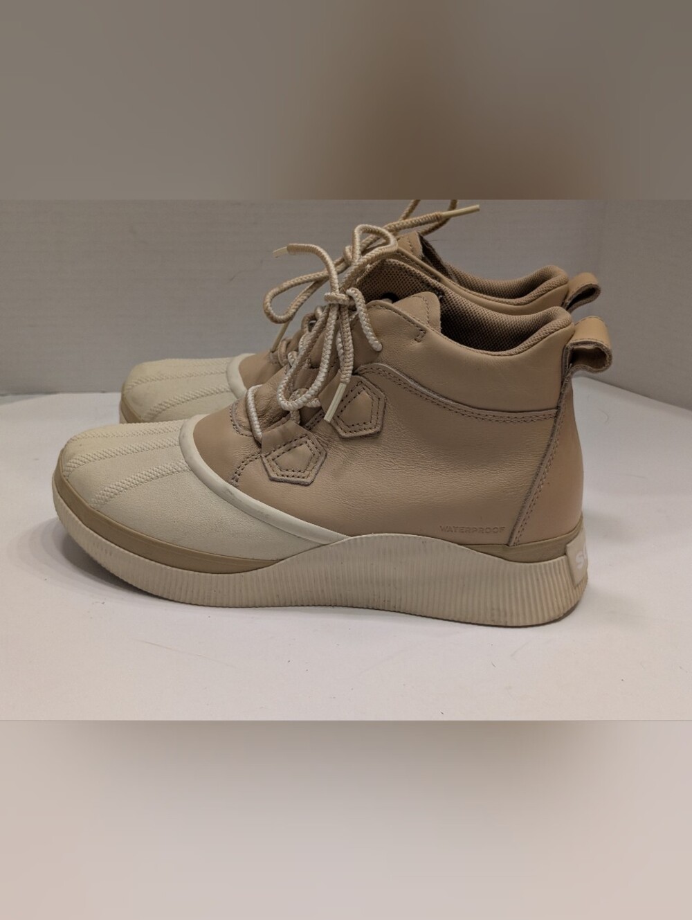 Sorel Women's 9.5 Out 'N About IV Classic Waterproof Boots Beige Lace Up